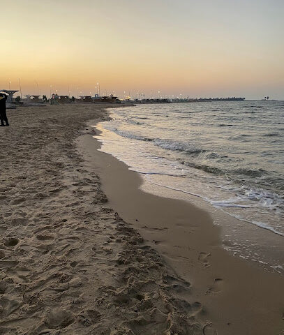 شاطي نضيف للسباحه - الظهران -